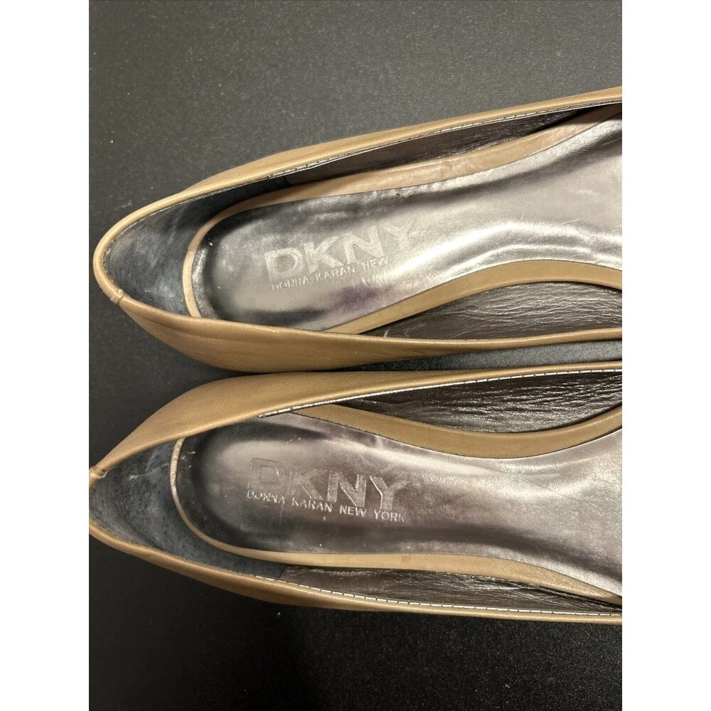 DKNY flats Taupe beige tan size 8.5 With Box